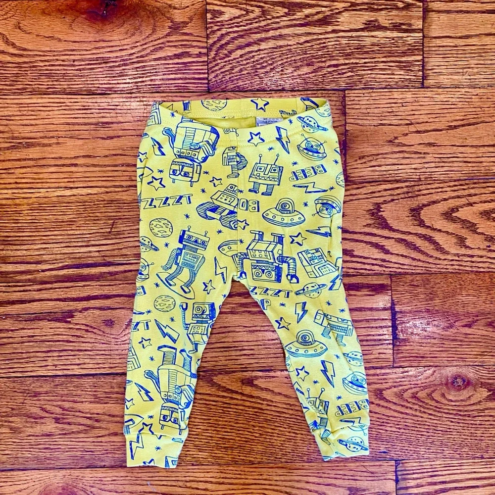 GAP - Yellow Pajama Set with Blue Robots - 12-18 mo